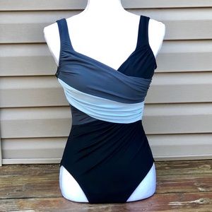 🏖 Miraclesuit slimming design black grey